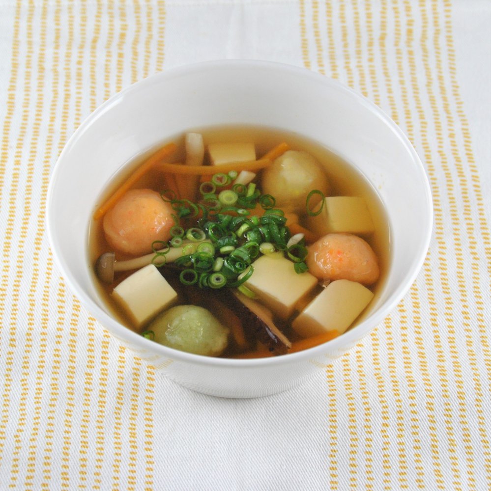 彩りつみれのお吸い物【岩手県：滝沢市立学校給食センターおすすめレシピ】